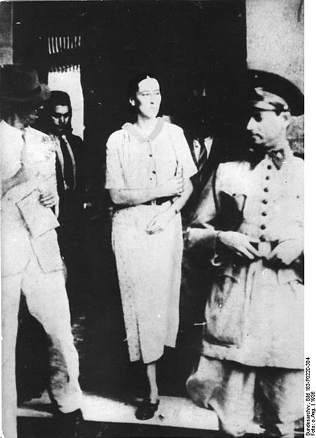 Olga, Brezilya vatandaşı olmadığı ve henüz bebeğini doğurmadığı için 7 aylık hamileyken tüm mücadelelere rağmen Almanya'ya teslim edilir.