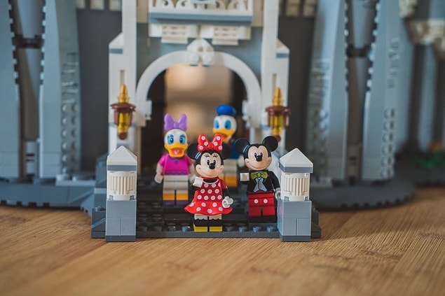 18. Minnie ve Mickey Mouse'un ses aktörleri (Russi Taylor ve Wayne Allwine) gerçek hayatta da evlidir.