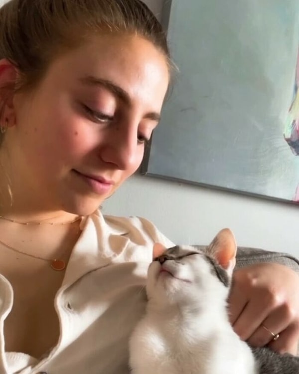 10. В прошлом месяце я завела свою первую кошку. Я нервничала по этому поводу, но это было верное решение. Теперь у нее новый дом