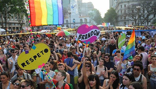 18. Arjantin'de eşcinsel evliliği