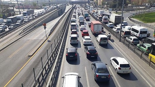 'Tam' Olmamış Sanki! Yasakların İlk Gününde İstanbul'da Trafikte ve Toplu Taşımada Yoğunluk Dikkat Çekti