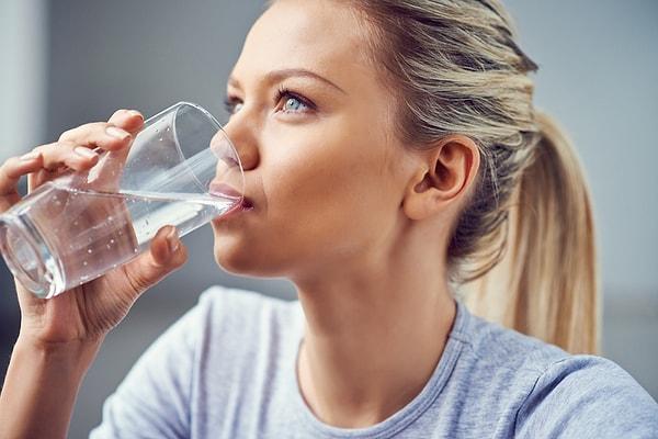 1. Şöyle buuuz gibi bir su içmek hem içinizi serinletir hem vücut ısınızı dengeler hem de terlemenizi azaltır.