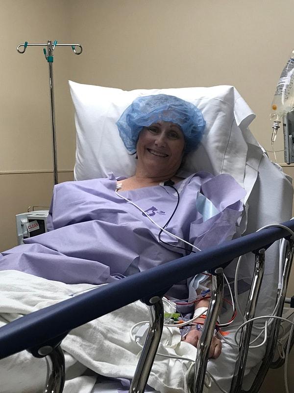 1. "Çekerken en çok zorlandığım fotoğraf bu oldu. Annemin muhtemelen kurtulamayacağı bir ameliyattan önceki son fotoğrafı...3 Nisan 2019"