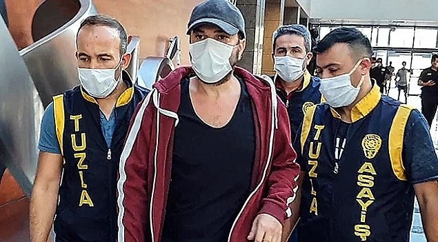 2. Armağan Çağlayan'ın 'Gör Beni' adlı YouTube programına katılan ünlü şarkıcı Halil Sezai cezaevinde yaşadıklarını ilk kez anlattı.