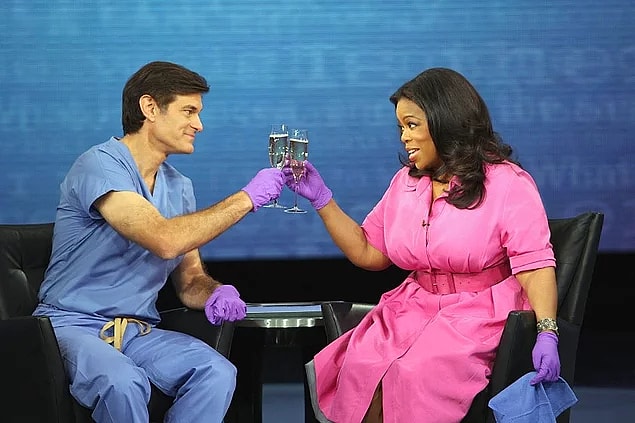 12. Dünyanın en güçlü kadınlarından biri olan Oprah Winfrey, geçtiğimiz günlerde Dr. Oz'un programına katılarak küçüklüğünde şiddete uğradığını açıkladı.