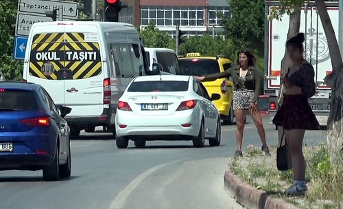 Tam Kapanma Gününde Caddede Fuhuş Pazarlığı