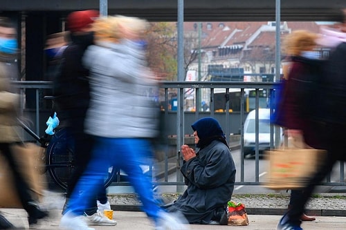 İsviçre'den Dilenciler İçin Çözüm: Ülkeden Ayrılana Bedava Tren Bileti ve Para