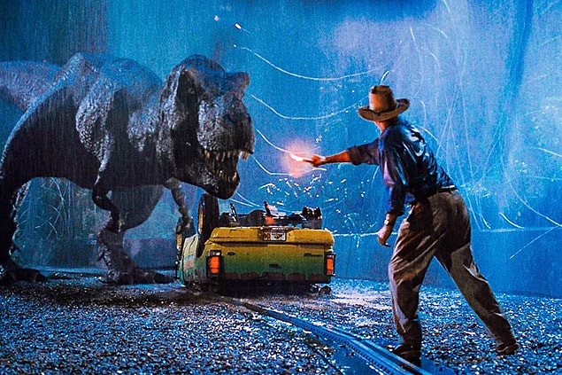 Dinazor diyince aklımıza ilk gelen film oluyor "Jurassic Park".