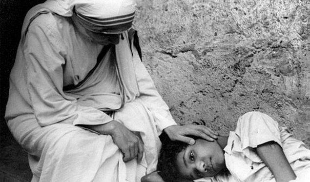 Yani Rahibe Teresa fakirlerin dostu değil, fakirliğin dostuydu.
