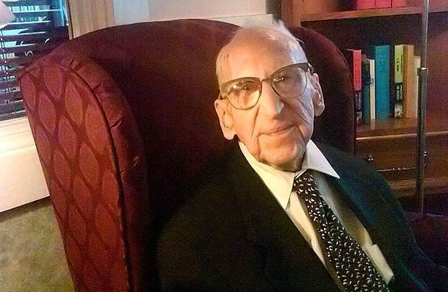 15. Walter Breuning puro içmeyi fiyatı arttığı için 103 yaşında bırakmıştır. Daha sonra insanlar hediye gönderdiği için 108 yaşında tekrar içmeye başlamıştır. Kendisi 114 yaşına kadar yaşamıştır.