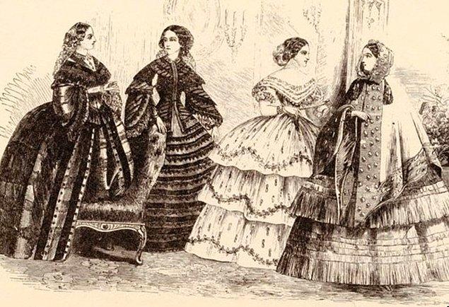 33. Viktorya dönemi İngiltere'sinde topallamak modaydı. Genç kadınlar, Galler Prensi'nin gelini Danimarka'lı Alexandra'nın gerçekten topallamasına hayran kaldılar. Böylece, kadınlar "Alexandra Limp" olarak adlandırılan ve sahte topallamaya yarayan ayakkabılarla dolaştılar. O zamanlar esnaflar bir yüksek topuklu ve bir alçak topuklu ayakkabı satıyordu.