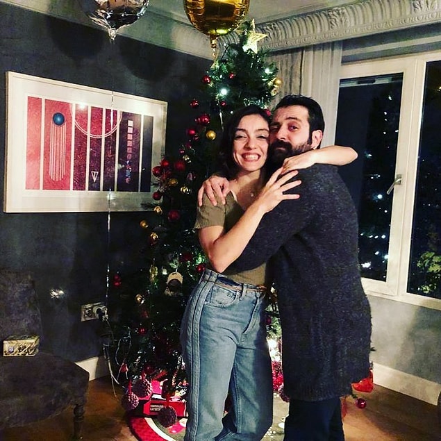 Uzun lafın kısası çiftimiz birbirine çok aşık. Her hallerinden belli. Ne diyelim aşkınız daim olsun!