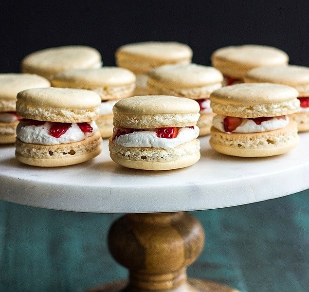 9. Çilekli Macaron Tarifi: