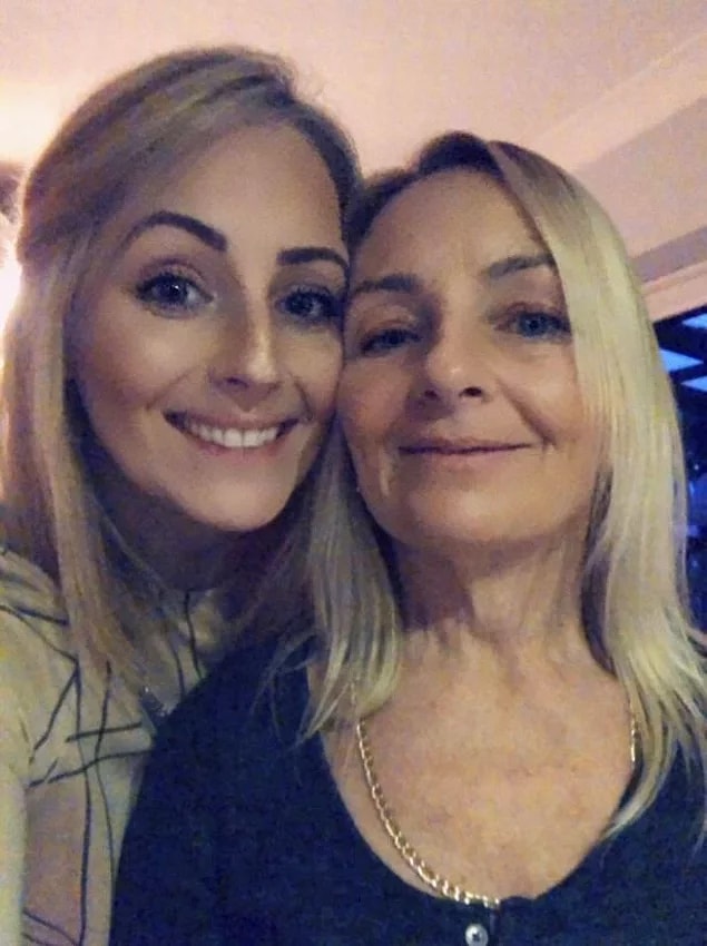 18. Julie, Kızı ve damadına düğün için para verdi diye, onlarla balayına gidip üstüne bir de damadından hamile kalıyor.