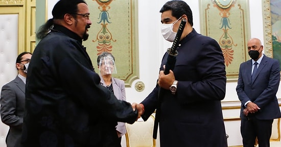 Rusya'nın ABD ile İlişkilerinden Sorumlu Temsilcisi Venezuela'da Maduro'ya Samuray Kılıcı Verdi