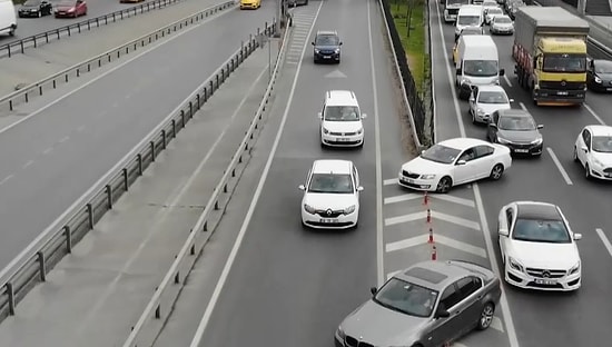 E-5'te Geri Geri Giderek Trafiği Tehlikeye Sokan Sürücülerin Akıl Almaz Görüntüleri