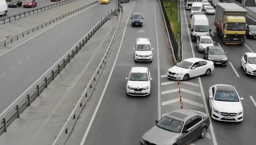 E-5'te Geri Geri Giderek Trafiği Tehlikeye Sokan Sürücülerin Akıl Almaz Görüntüleri