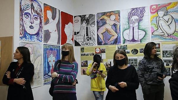 Kadın hakları aktivizmi kapsamında kadın bedenini resmeden sanatçı, 'pornografik içerikler üretmek ve yaygınlaştırmak' suçundan 20 Kasım 2019 tarihinde göz altına alındı. Göz altına alınmasının ardındansa ev hapsine çarptırıldı.