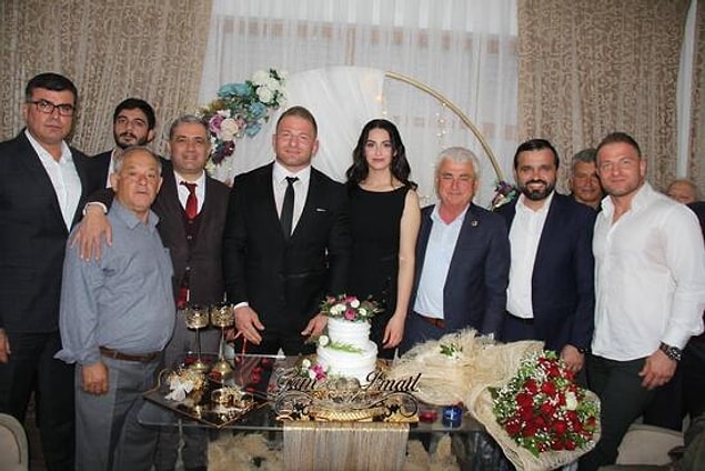 "Gamze’yi kendi bulduğu için yarışmaya gönderirken bile oğluna, ‘Aman oğlum oralarda sakın kimseyle yakınlaşma sen nişanlısın’ gibi telkinlerde bulundu."