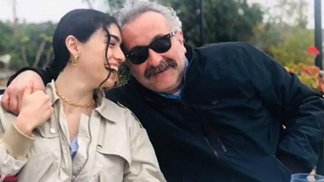 Hazar Ergüçlü de, Onur Ünlü de birbirlerine o kadar aşık ki bunu söyledikleri her sözden anlayabiliyoruz.
