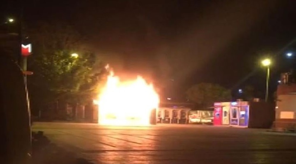 Kundaklama Şüphesi! İBB'nin Halk Ekmek Büfesi Yandı