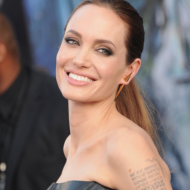 13. Angeline Jolie - Dudak