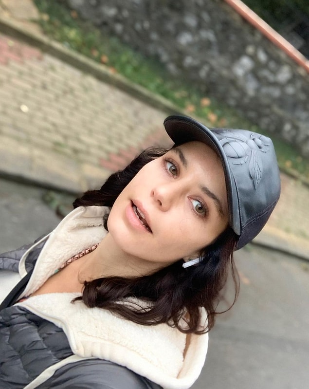 Güzeller güzeli oyuncu Beren Saat'i hepimiz yakından biliyoruz...