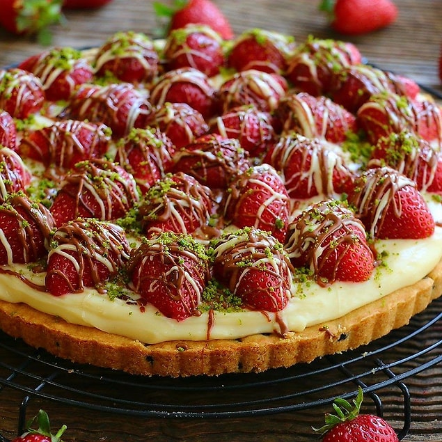 5. Muhallebili Çilekli Tart