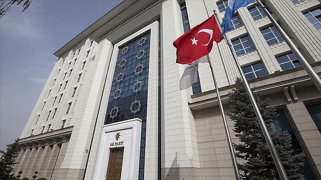 "Parti içten içe çürüyor"