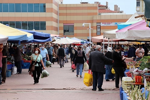 Edirne'de Diliyle Parmaklarını Islatarak Poşetleri Açan Pazarcıya Ceza