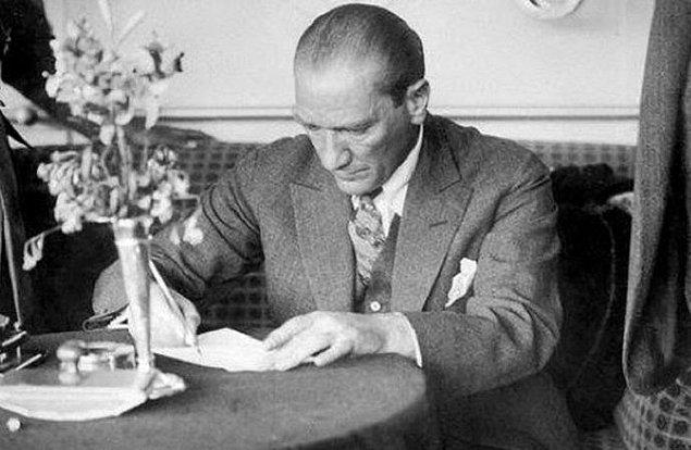 14. Mustafa Kemal Atatürk'ün tüm gömlekleri beyazdı.