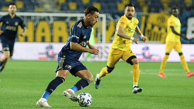 Süper Lig'in 40. haftasında şampiyonluk yarışını ve küme düşme hattını yakından ilgilendiren maçta Fenerbahçe deplasmanda MKE Ankaragücü'ne konuk oldu.