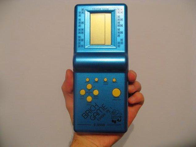 2. Tetris de Gameboy'a alternatif olan, daha ucuz ve yaygın bir aletti.