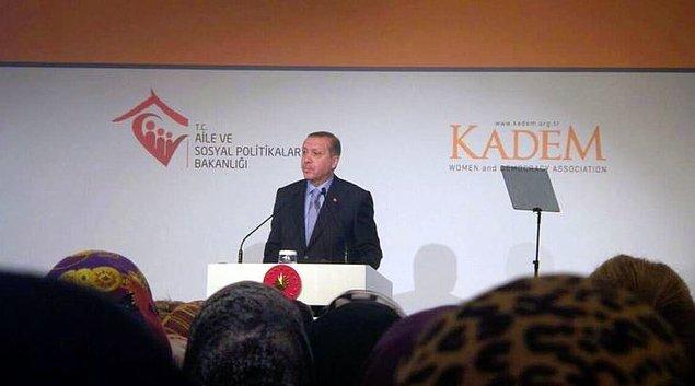 2016 yılında Cumhurbaşkanı Erdoğan, kızı Sümeyye Erdoğan’ın da üyesi olduğu Kadın ve Demokrasi Derneği’nin (KADEM) yeni hizmet binası açılışında anne olmayan kadınların ‘eksik ve yarım’ olduğunu savunmuştu.