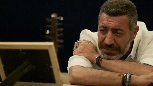 Ta ki birkaç hafta öncesine kadar. Neyse ki sevilen sanatçımız Hakan Altun şimdi son derece iyi. Beynindeki problem de kontrol altında.