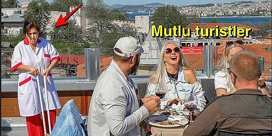 İstanbul'un Tadını Çıkartan Turistlere Hizmet Eden Çalışan Kadının Dramatik Fotoğrafı Çok Konuşulacak