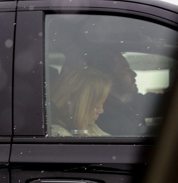 Со слов инсайдера, в поездке Джен и Бен «выглядели очень счастливыми вместе», а по прибытии в аэропорт Лос-Анджелеса артисты вместе направились в особняк Лопес в Бель-Эйр.