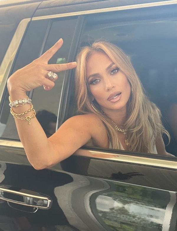 Kariyerini her geçen gün daha da güçlendirerek efsane haline gelen Jennifer Lopez'i hepimiz yakından tanıyoruz.