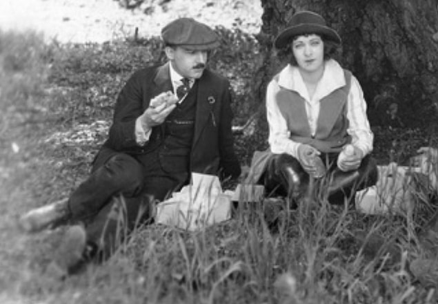 Alice, kurduğu Solax yapım şirketiyle tam tamına yüz filmin yönetmenliğini yaptı.