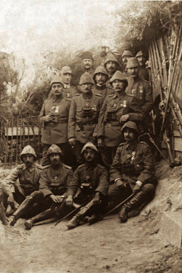 12 Ağustos 1915, Atatürk Çanakkale'de.