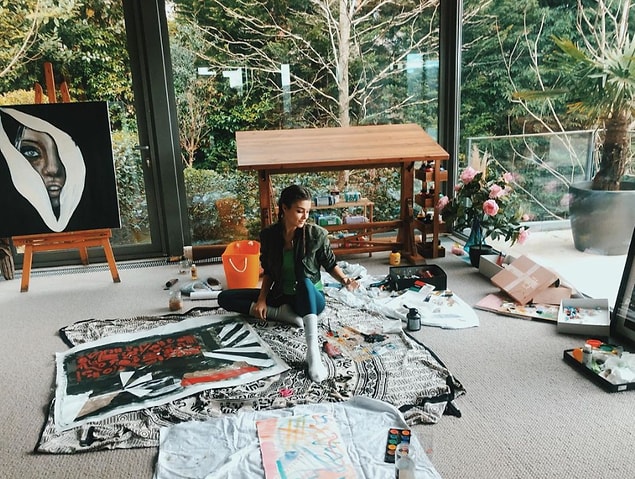 6. Son dönemin belki de en popüler isimlerinden Hande Erçel ve sanat kokan evi: