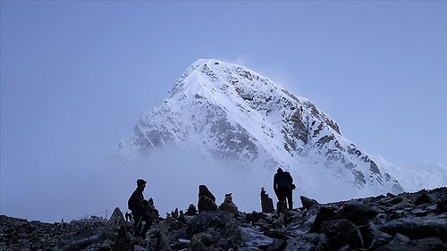 Pandemiye Rağmen Everest'e Tırmanan İki Dağcı Yorgunluk Nedeniyle Öldü