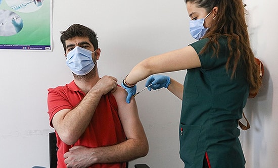 Sağlık Çalışanlarının Eşleri Aşılanmaya Başladı