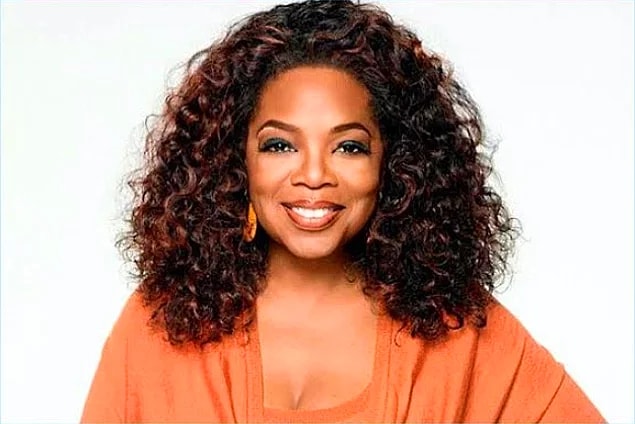 Oprah her sabah tam olarak 7:23'de güne başlıyor ve bunu hiç alarm kurmadan yapıyor. İyi bir gün geçirmek içinse 8 şey yapması gerekiyor. Bunlar;