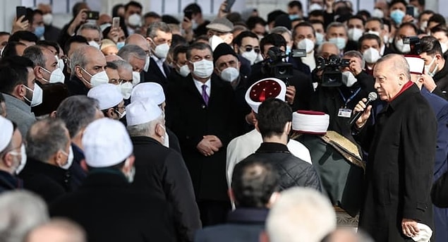 'Cenazeler hastalığın kümeleşerek yayılmasına neden oluyor'