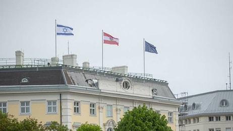 Avusturya Federal Başbakanlık Binasına İsrail Bayrağı Çekildi