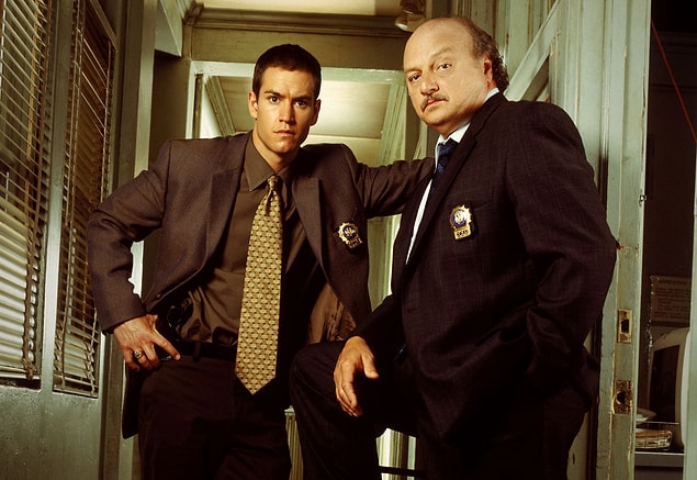 13. NYPD Blue (1993-2005) 86 Ödül