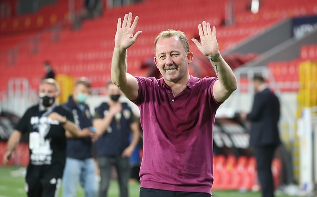 6. Sergen Yalçın'ın göreve geldiği Şubat 2020'den bu yana Süper Lig'de en fazla puan toplayan (116), gol atan (119), galibiyet alan (36) averaj yakalayan (+61) takım Beşiktaş oldu.