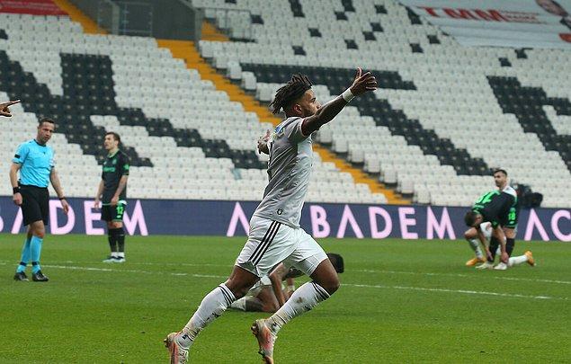 11. Kariyerinin ilk golünü Beşiktaş formasıyla atan Valentin Rosier, aynı zamanda en fazla asist yaptığı sezonu yaşadı (6).