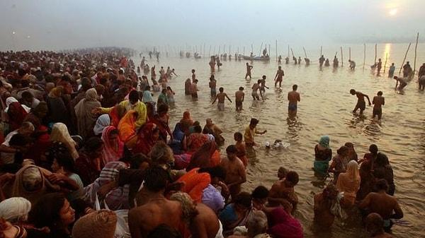 Hindistan için 'kutsal' kabul edilen Ganj Nehri, dünya üzerindeki en pis su kaynağı!